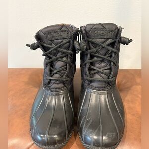 Sperry Women’s Saltwater Quilted Duck Boot Black Size 7.5